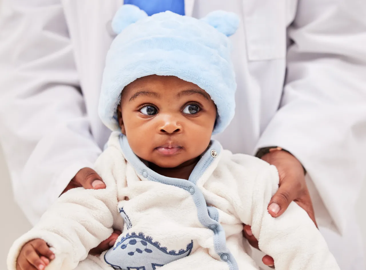 Child receiving RSV vaccine